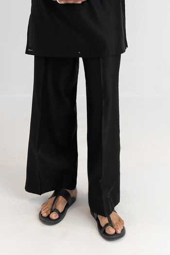 Wabi Sabi By Anshum-Ritesh_Black Chanderi Pepper Paisley Embroidered Kurta Set _Online_at_Aza_Fashions