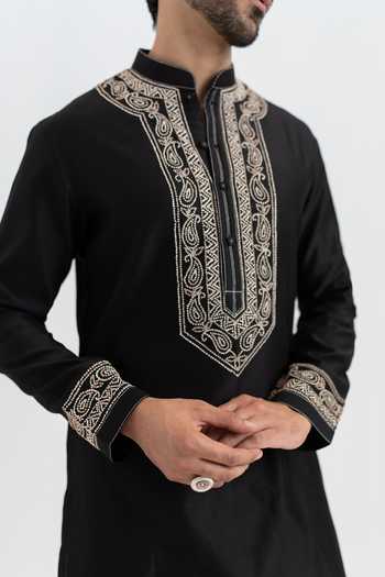 Wabi Sabi By Anshum-Ritesh_Black Chanderi Pepper Paisley Embroidered Kurta Set _at_Aza_Fashions