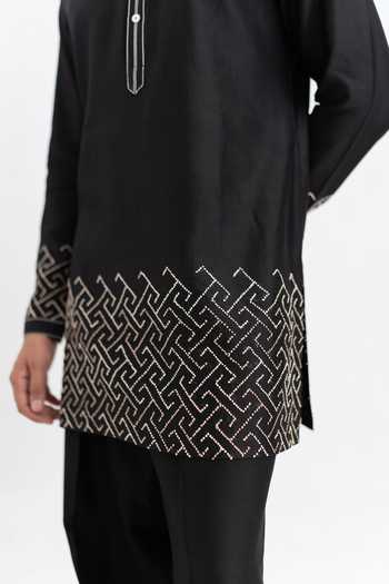Shop Wabi Sabi By Anshum-Ritesh Black Chanderi Mysore Maze Hand Embroidered Kurta Set Online at Aza Fashions Shop_Wabi Sabi By Anshum-Ritesh_Black Chanderi Mysore Maze Hand Embroidered Kurta Set _Online_at_Aza_Fashions