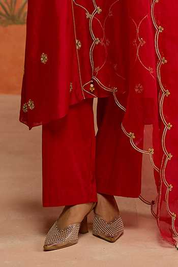 Shikha Mehta Red , Chanderi, Cotton, Organza V-neck Nitya Embroidered Kurta Pant Set Online at Aza Fashions Shikha Mehta_Red , Chanderi, Cotton, Organza V-neck Nitya Embroidered Kurta Pant Set _Online_at_Aza_Fashions