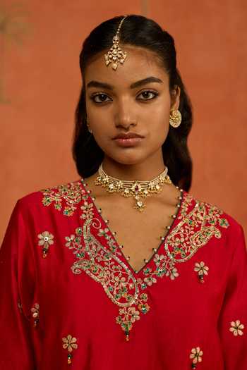Shop Shikha Mehta Red Silk, Chanderi V-neck, Yes Aarvi Straight Kurta And Pant Set Shop_Shikha Mehta_Red Silk, Chanderi V-neck, Yes Aarvi Straight Kurta And Pant Set