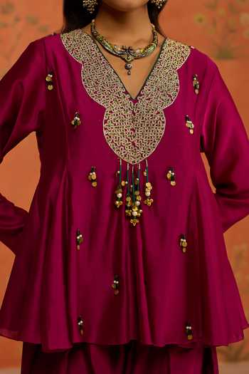 Buy Shikha Mehta Wine Silk, Chanderi V-neck Kamya Scalloped Embroidered Top And Pant Co-ord Set Buy_Shikha Mehta_Wine Silk, Chanderi V-neck Kamya Scalloped Embroidered Top And Pant Co-ord Set