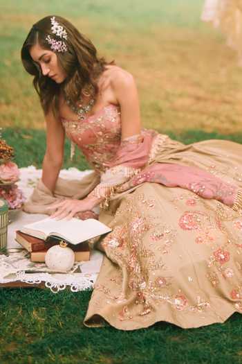 Buy Paulmi And Harsh Green Shantoon, Organza Embroidery, Zari Bandeau Keepsake Corset Lehenga Set Online at Aza Fashions Buy_Paulmi And Harsh_Green Shantoon, Organza Embroidery, Zari Bandeau Keepsake Corset Lehenga Set _Online_at_Aza_Fashions