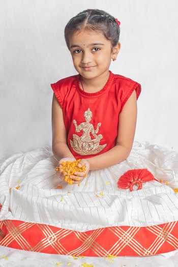 Buy_Rage Attire-Sweta Saria_Red Cotton, Muslin (mulmul) Kamala Devi Embroidered Blouse And Lehenga Set _Online_at_Aza_Fashions