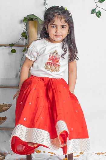 Buy_Rage Attire-Sweta Saria_White Cotton, Muslin (mulmul) Lakshmi Shree Embroidered Blouse And Lehenga Set _Online_at_Aza_Fashions