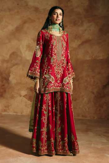 Aman Takyar Embroidered Kurta Set