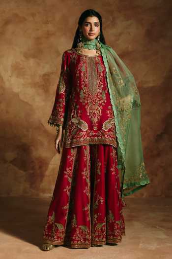 Aman Takyar Embroidered Kurta Set