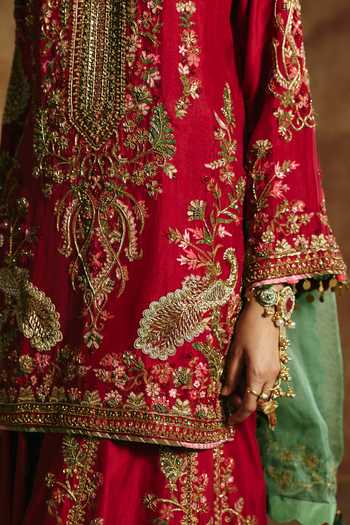 Buy Aman Takyar Red Silk, Organza, Dupion Round Neck, Yes Embroidered Kurta Set Buy_Aman Takyar_Red Silk, Organza, Dupion Round Neck, Yes Embroidered Kurta Set