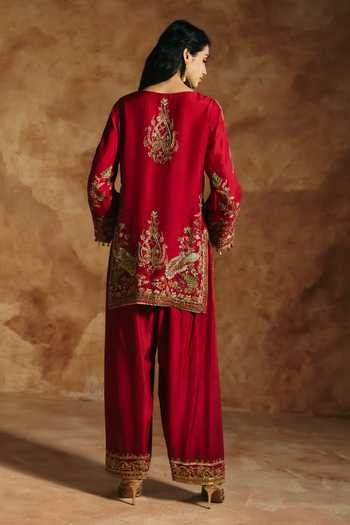 Aman Takyar Embroidered Kurta Set