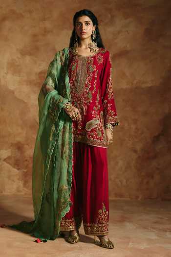 Aman Takyar Embroidered Kurta Set