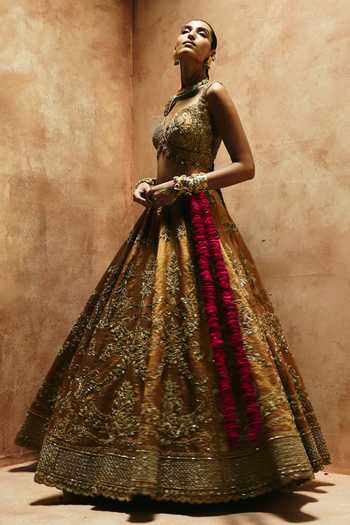 Shop Aman Takyar Gold Silk, Organza, Dupion Sweetheart Neck Thread Embroidered Lehenga Set Shop_Aman Takyar_Gold Silk, Organza, Dupion Sweetheart Neck Thread Embroidered Lehenga Set