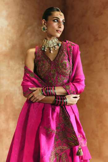 Buy Aman Takyar Pink Silk, Organza, Dupion V-neck Embroidered Lehenga Set Buy_Aman Takyar_Pink Silk, Organza, Dupion V-neck Embroidered Lehenga Set