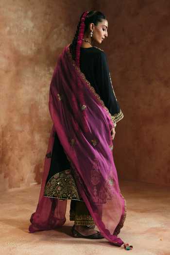 Aman Takyar Embroidered Straight Kurta Set
