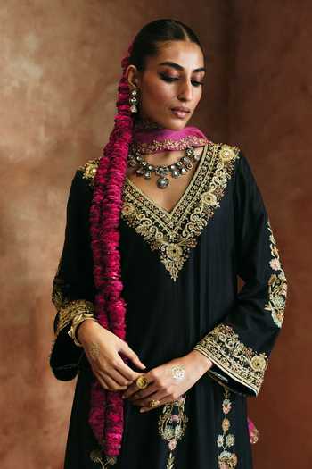 Shop Aman Takyar Black Silk, Organza, Dupion V-neck Embroidered Straight Kurta Set Online at Aza Fashions Shop_Aman Takyar_Black Silk, Organza, Dupion V-neck Embroidered Straight Kurta Set _Online_at_Aza_Fashions