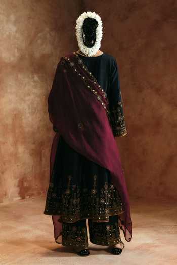 Aman Takyar Straight Embroidered Kurta Set