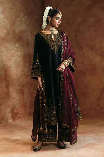 Buy Aman Takyar Black Silk, Organza, Dupion Keyhole Neck, Yes Straight Embroidered Kurta Set Online at Aza Fashions Buy_Aman Takyar_Black Silk, Organza, Dupion Keyhole Neck, Yes Straight Embroidered Kurta Set _Online_at_Aza_Fashions