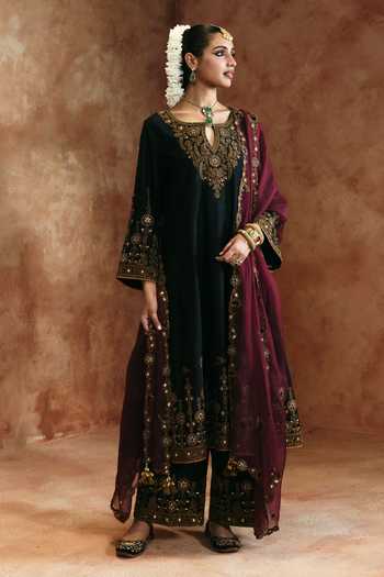 Aman Takyar Straight Embroidered Kurta Set