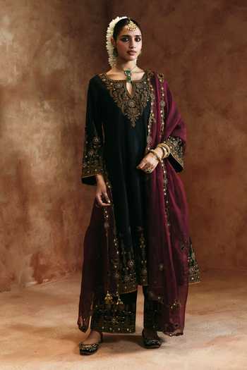 Shop Aman Takyar Black Silk, Organza, Dupion Keyhole Neck, Yes Straight Embroidered Kurta Set Online at Aza Fashions Shop_Aman Takyar_Black Silk, Organza, Dupion Keyhole Neck, Yes Straight Embroidered Kurta Set _Online_at_Aza_Fashions