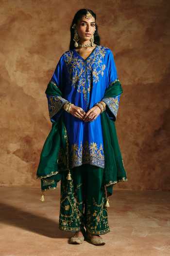 Aman Takyar Embroidered Kurta Set