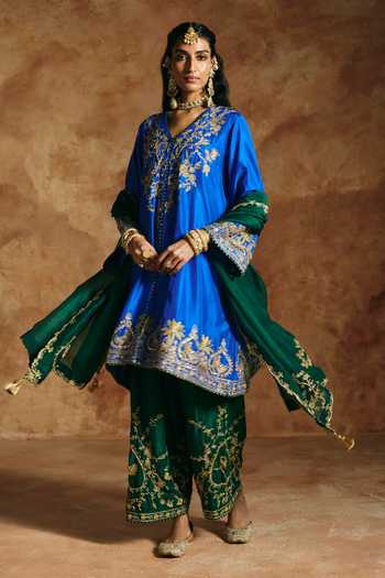 Shop Aman Takyar Blue Silk, Organza, Dupion V-neck, Yes Embroidered Kurta Set Online at Aza Fashions Shop_Aman Takyar_Blue Silk, Organza, Dupion V-neck, Yes Embroidered Kurta Set _Online_at_Aza_Fashions