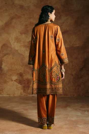 Aman Takyar Embroidered Straight Kurta Set
