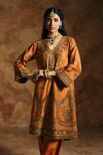 Shop_Aman Takyar_Orange Silk, Organza, Dupion V-neck Embroidered Straight Kurta Set _Online_at_Aza_Fashions