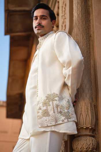 Darzi House_Ivory Chanderi Silk Gajner Embroidered Jacket And Kurta Set _Online_at_Aza_Fashions
