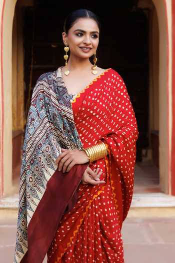 Buy_Geroo Jaipur_Red Silk Sweetheart Neck Ajrakh Print Gajji Saree Set With Blouse _Online_at_Aza_Fashions