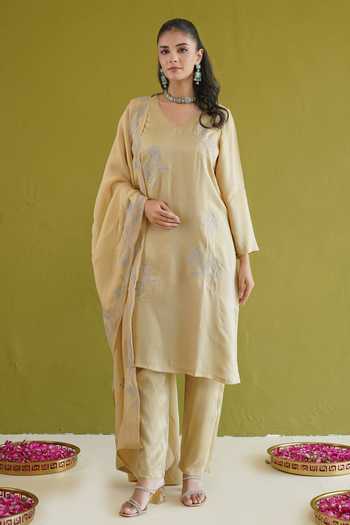 Shop Masoomm Green Silk V-neck, Yes Floral Embroidered Straight Kurta Set Online at Aza Fashions Shop_Masoomm_Green Silk V-neck, Yes Floral Embroidered Straight Kurta Set _Online_at_Aza_Fashions