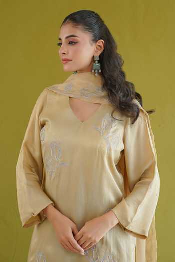 Masoomm Green Silk V-neck, Yes Floral Embroidered Straight Kurta Set at Aza Fashions Masoomm_Green Silk V-neck, Yes Floral Embroidered Straight Kurta Set _at_Aza_Fashions