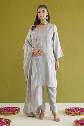 Shop Masoomm Grey Silk V-neck, Yes Embroidered Kurta Set Online at Aza Fashions Shop_Masoomm_Grey Silk V-neck, Yes Embroidered Kurta Set _Online_at_Aza_Fashions