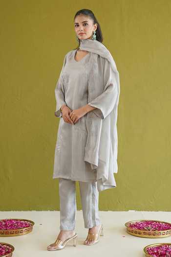 Shop Masoomm Grey Silk V-neck, Yes Embroidered Kurta Set Shop_Masoomm_Grey Silk V-neck, Yes Embroidered Kurta Set