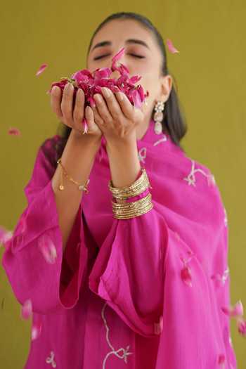 Masoomm_Fuchsia Silk V-neck, Collared Neck, Yes Thread Work Kurta Set _Online_at_Aza_Fashions