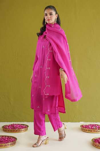 Shop_Masoomm_Fuchsia Silk V-neck, Collared Neck, Yes Thread Work Kurta Set _Online_at_Aza_Fashions