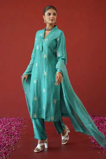 Buy Masoomm Green Silk V-neck, Collared Neck, Yes Floral Embroidered Kurta Set Online at Aza Fashions Buy_Masoomm_Green Silk V-neck, Collared Neck, Yes Floral Embroidered Kurta Set _Online_at_Aza_Fashions