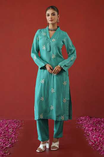 Shop Masoomm Green Silk V-neck, Collared Neck, Yes Floral Embroidered Kurta Set Online at Aza Fashions Shop_Masoomm_Green Silk V-neck, Collared Neck, Yes Floral Embroidered Kurta Set _Online_at_Aza_Fashions