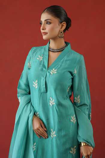 Masoomm Green Silk V-neck, Collared Neck, Yes Floral Embroidered Kurta Set at Aza Fashions Masoomm_Green Silk V-neck, Collared Neck, Yes Floral Embroidered Kurta Set _at_Aza_Fashions