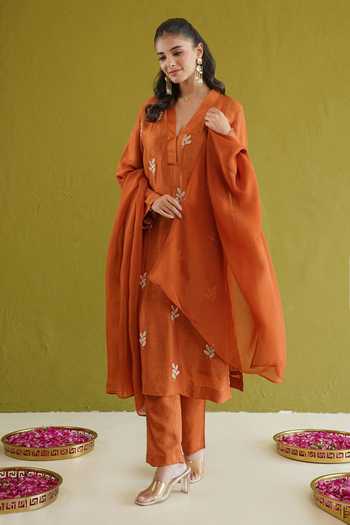 Masoomm_Orange Silk V-neck Leaf Embroidered Kurta Set _Online_at_Aza_Fashions
