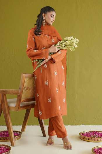 Masoomm_Orange Silk V-neck Leaf Embroidered Kurta Set _at_Aza_Fashions