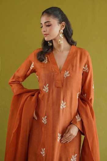 Buy_Masoomm_Orange Silk V-neck Leaf Embroidered Kurta Set 