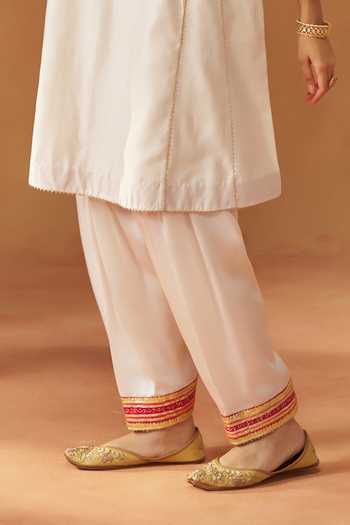 Buy Sheetal Batra Ivory Round Neck Zimal Daisy Choga With Salwar Online at Aza Fashions Buy_Sheetal Batra_Ivory Round Neck Zimal Daisy Choga With Salwar _Online_at_Aza_Fashions