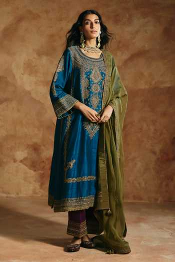 Aman Takyar Embroidered Long Kurta Set