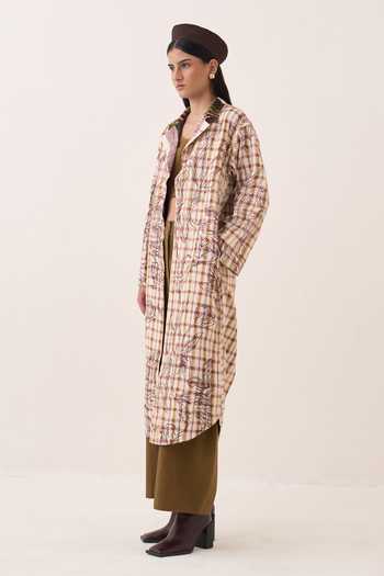 Ofrida Multi Color Muslin, Bemberg Shawl Neck Hari Reversible Trench Jacket Online at Aza Fashions Ofrida_Multi Color Muslin, Bemberg Shawl Neck Hari Reversible Trench Jacket _Online_at_Aza_Fashions
