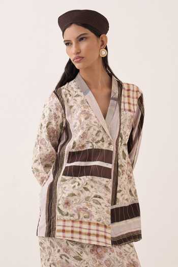Buy Ofrida Ivory Cotton, Muslin Shawl Neck Patchwork Hand Painted Jacket Buy_Ofrida_Ivory Cotton, Muslin Shawl Neck Patchwork Hand Painted Jacket