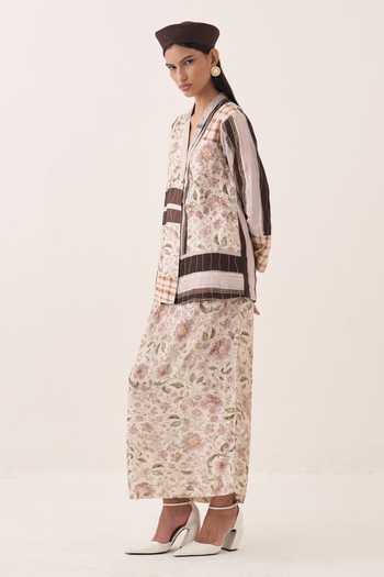 Ofrida Ivory Muslin, Bemberg Gulzar Printed Midi Skirt Online at Aza Fashions Ofrida_Ivory Muslin, Bemberg Gulzar Printed Midi Skirt _Online_at_Aza_Fashions