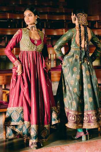 Shop_Aditi Gupta_Green Silk Sweetheart Neck Madhurya Lila Embroidered Anarkali Set _Online_at_Aza_Fashions