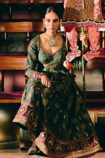 Shop_Aditi Gupta_Green Silk Sweetheart Neck Madhurya Lila Embroidered Anarkali Set 