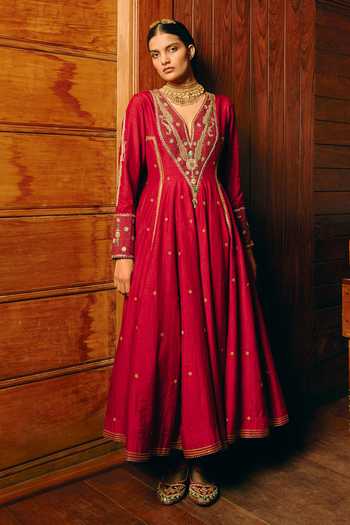 Buy_Aditi Gupta_Red Silk, Muslin V-neck Dhenu Embroidered Anarkali Set _Online_at_Aza_Fashions