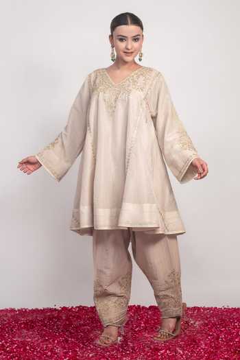 Daljit Sudan Beige Tissue V-neck Embroidered Pheran Kurta And Salwar Set Online at Aza Fashions Daljit Sudan_Beige Tissue V-neck Embroidered Pheran Kurta And Salwar Set _Online_at_Aza_Fashions