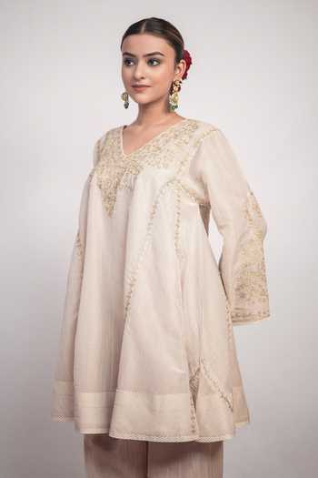 Buy Daljit Sudan Beige Tissue V-neck Embroidered Pheran Kurta And Salwar Set Online at Aza Fashions Buy_Daljit Sudan_Beige Tissue V-neck Embroidered Pheran Kurta And Salwar Set _Online_at_Aza_Fashions